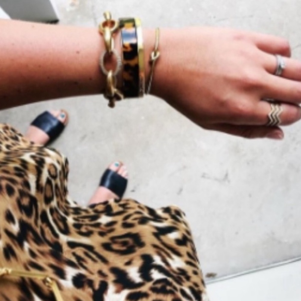 Stella & Dot | Retired Jaya Tortoise + Gold Bangle Clasp Bracelet - Picture 8 of 9